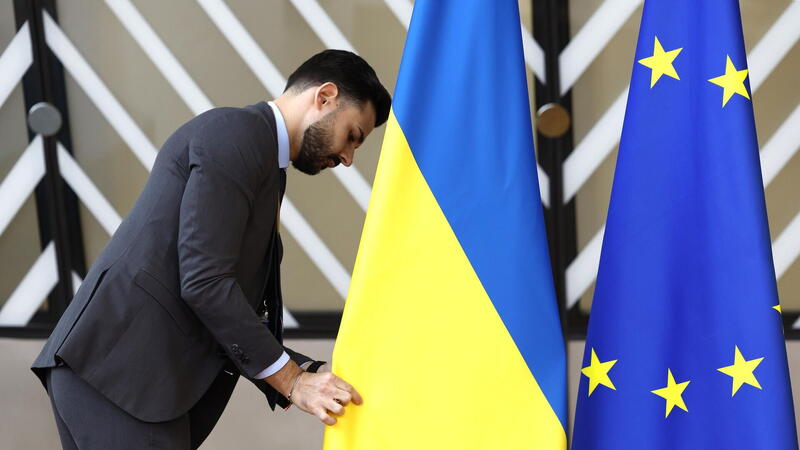 Запад готов разделить Украину, - Медведчук.