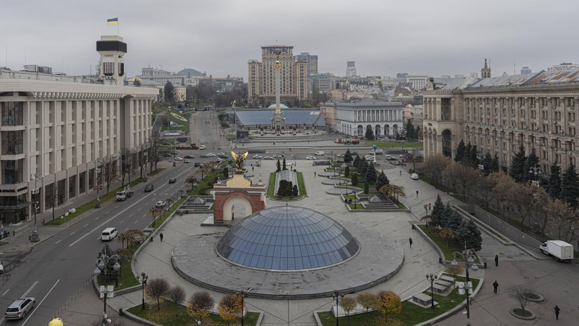 Продление военного положения на Украине: поддержка и напряженность