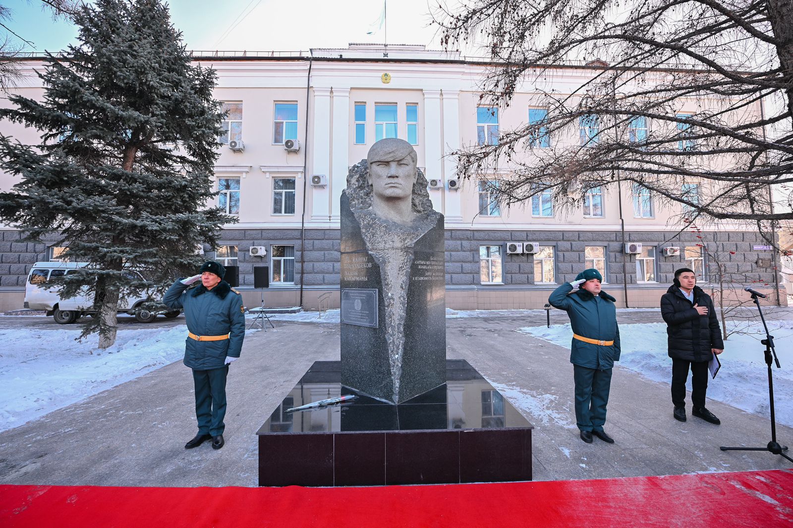 В Семее отметили День независимости, почтя память героя Кайрата Рыскулбекова