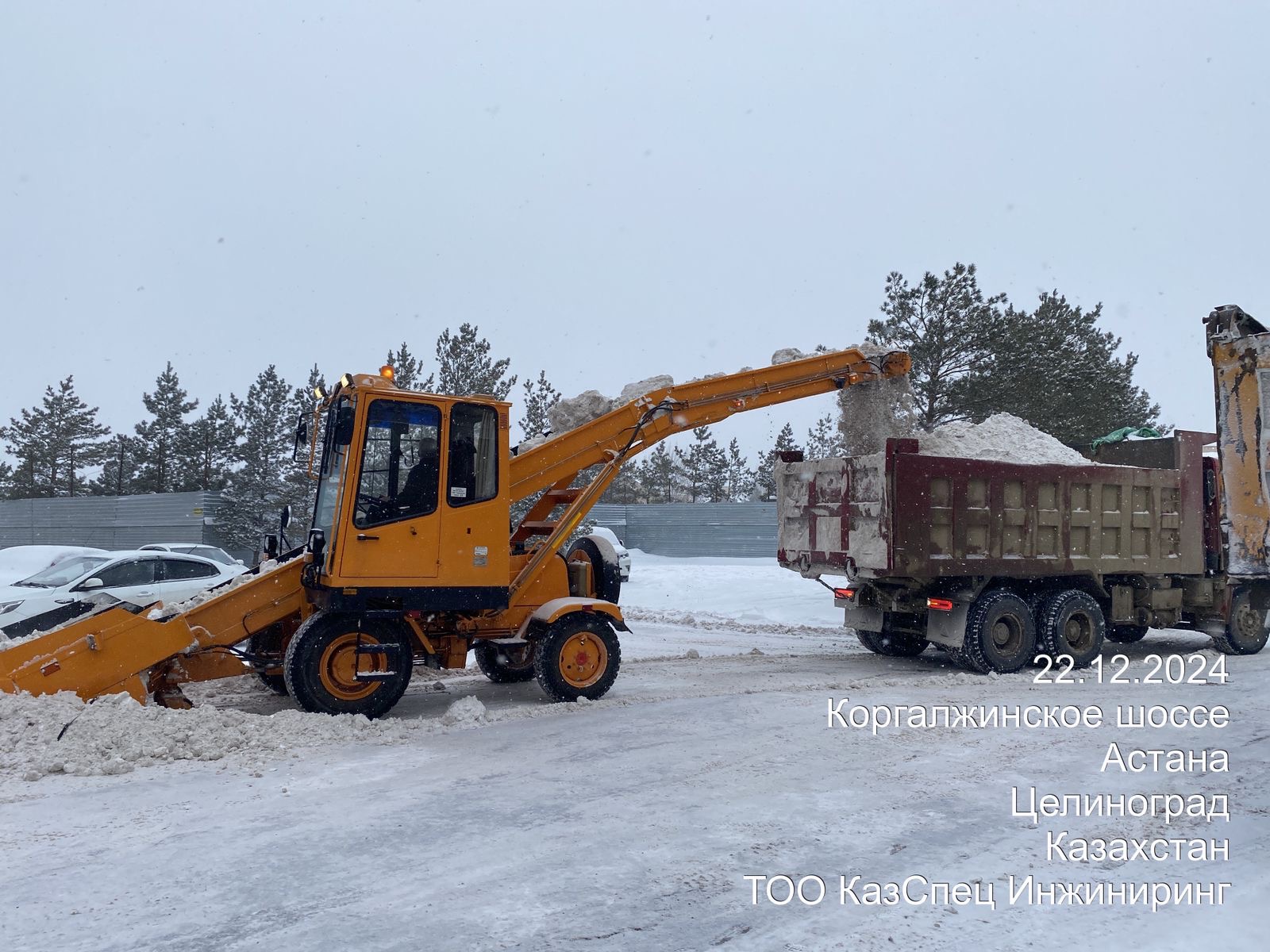 Более 2,6 тыс. рабочих убирают снег в Астане