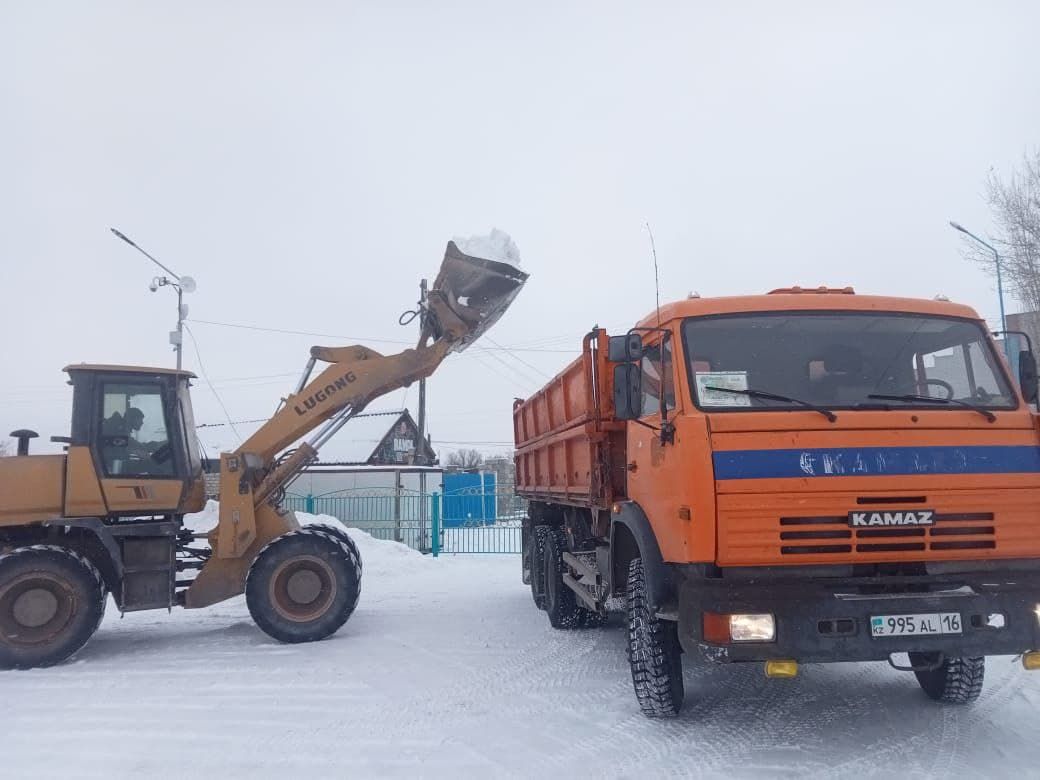 Интенсивная очистка снега: программа Таза Қазақстан на полном ходу