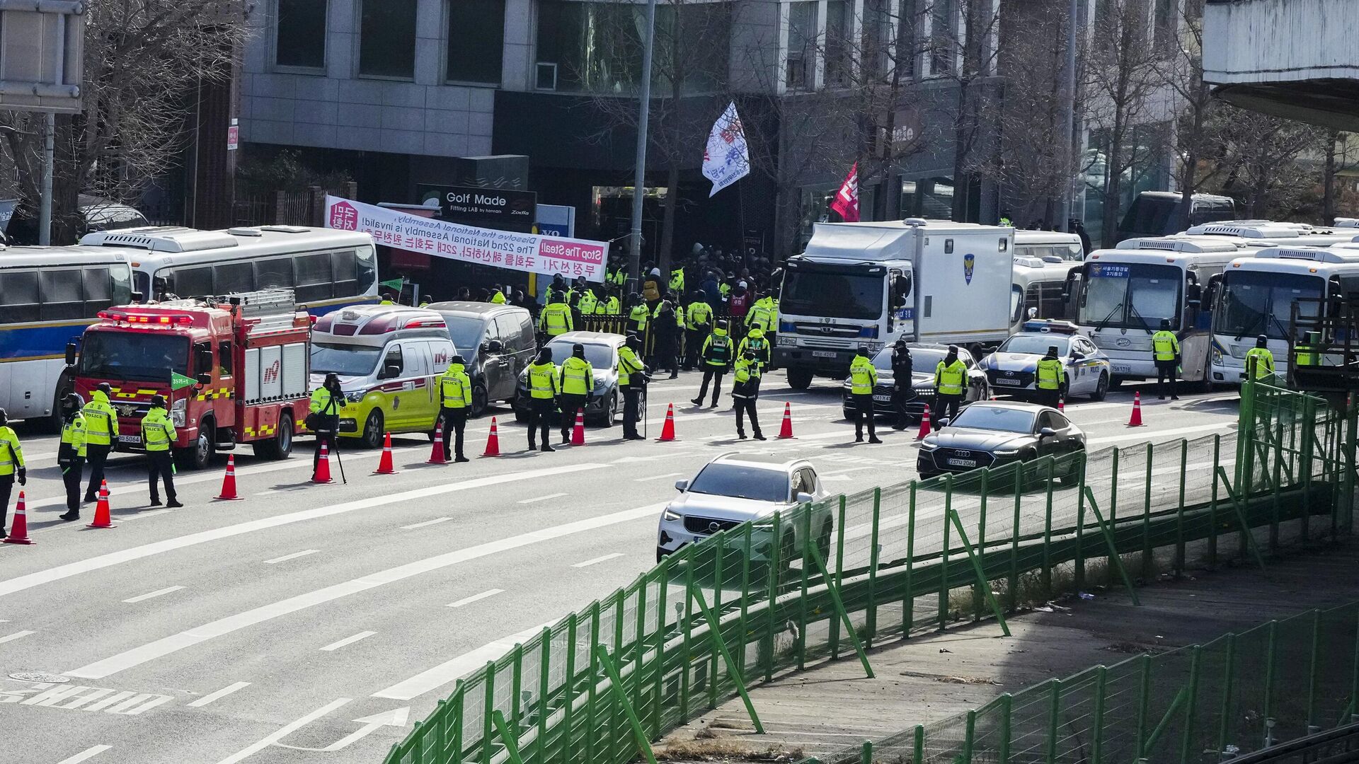 Следователи проникли в резиденцию Юн Сок Еля, но не смогли арестовать