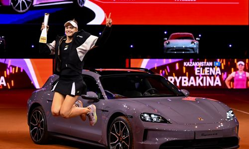 Елена Рыбакина: от теннисистки к водителю Porsche