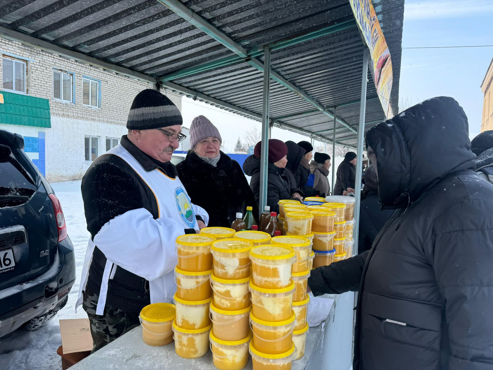 Ярмарка в Абайском районе: выгодные покупки и веселая атмосфера