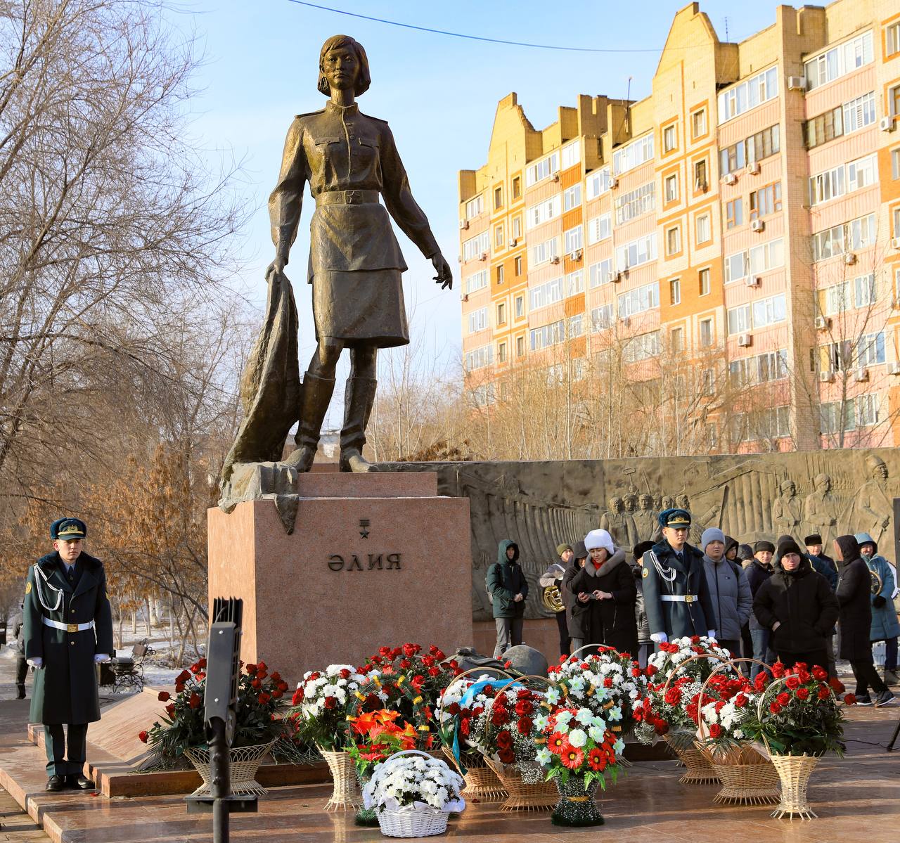 Актюбинцы почтили память героини - Алии Молдагуловой