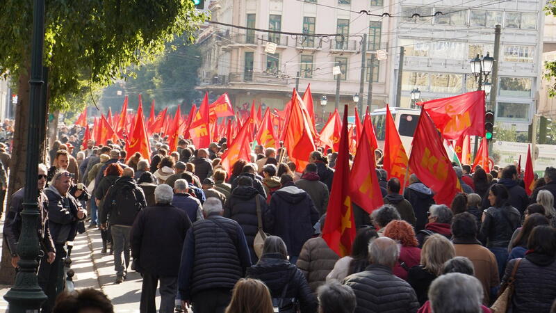 Мощный протест против НАТО в Афинах