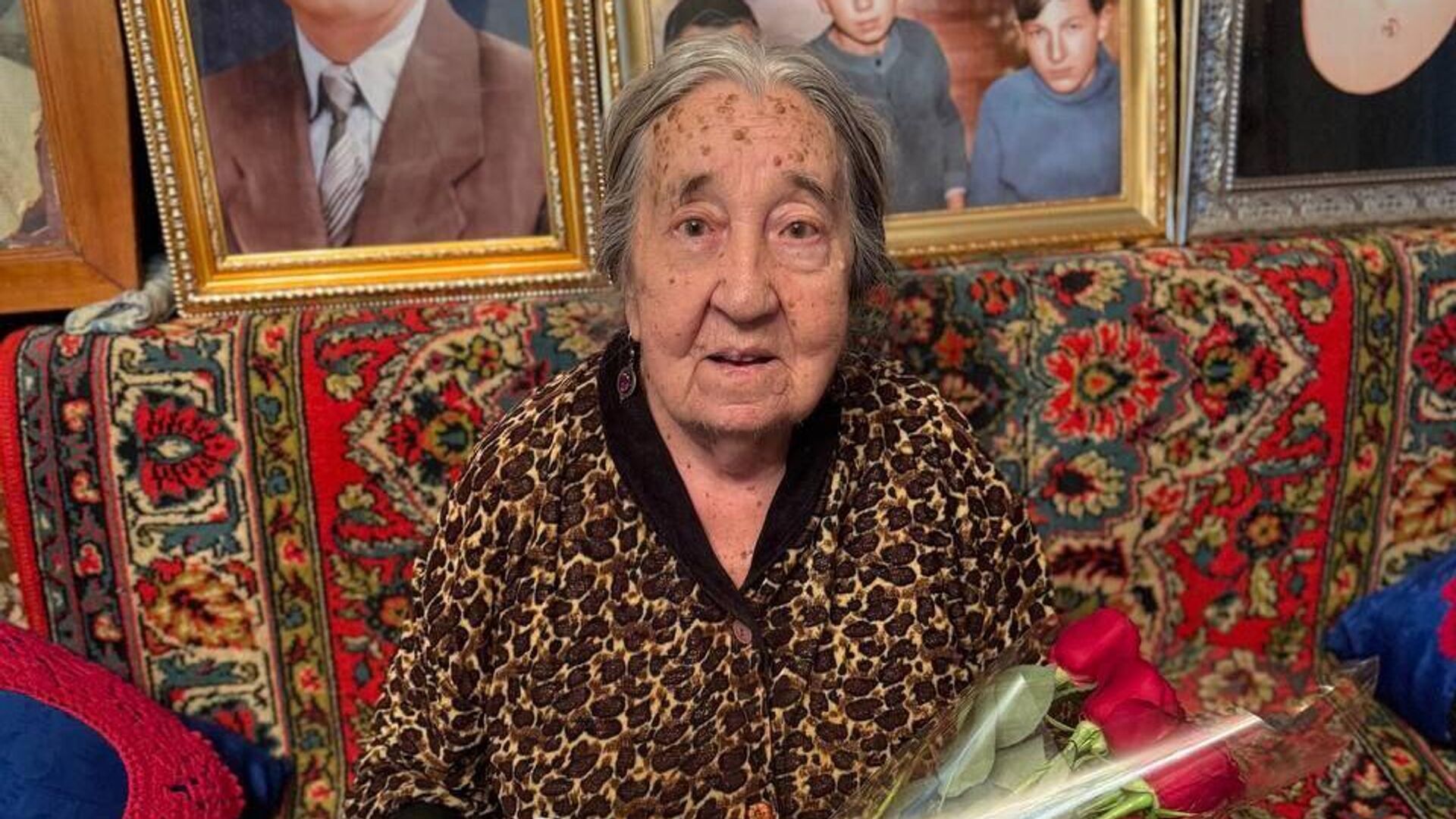 Дипломаты поздравили 97-летнюю ветеранку в Туркмении